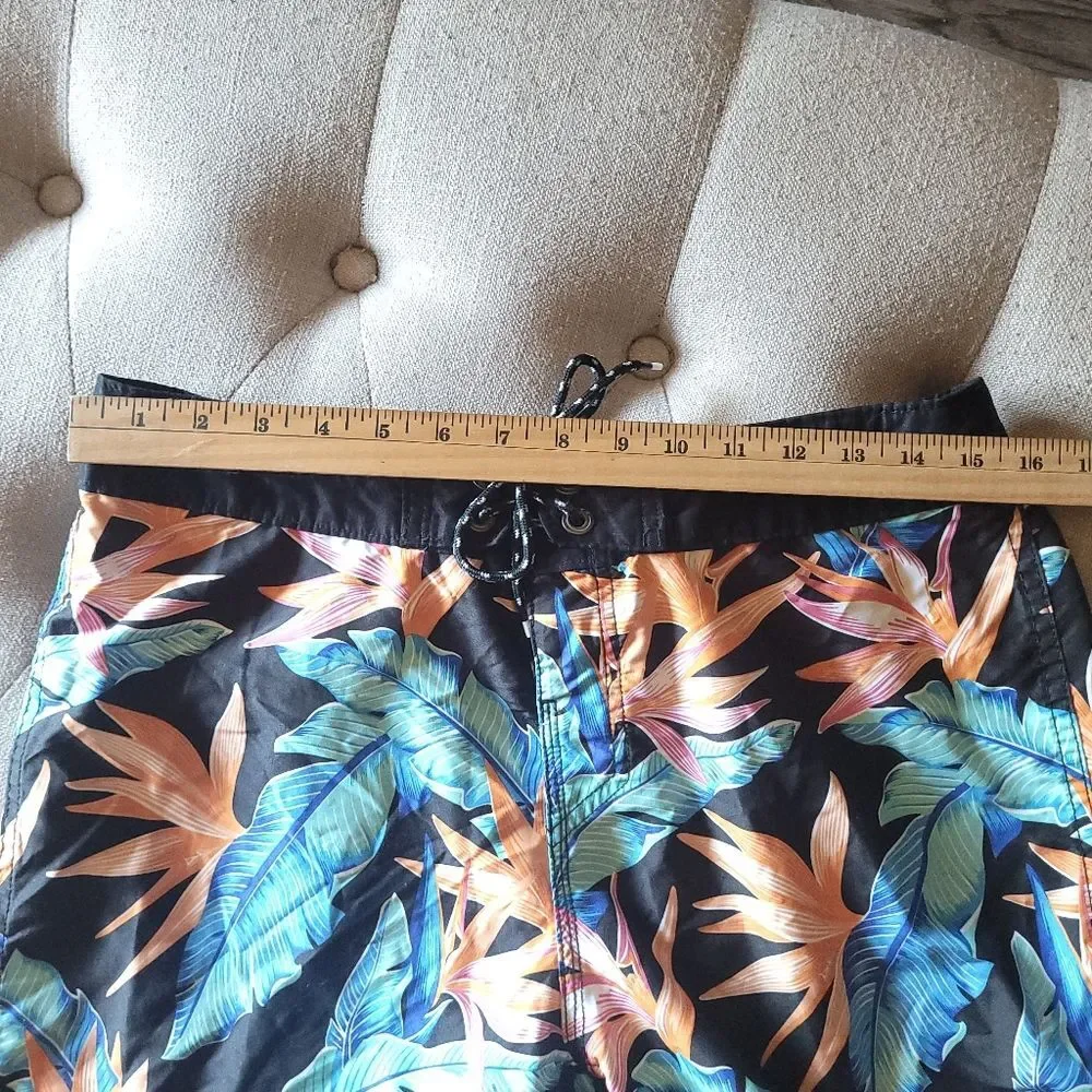 Reef Men's Floral Birds of Paradise Print Board Shorts Size 32